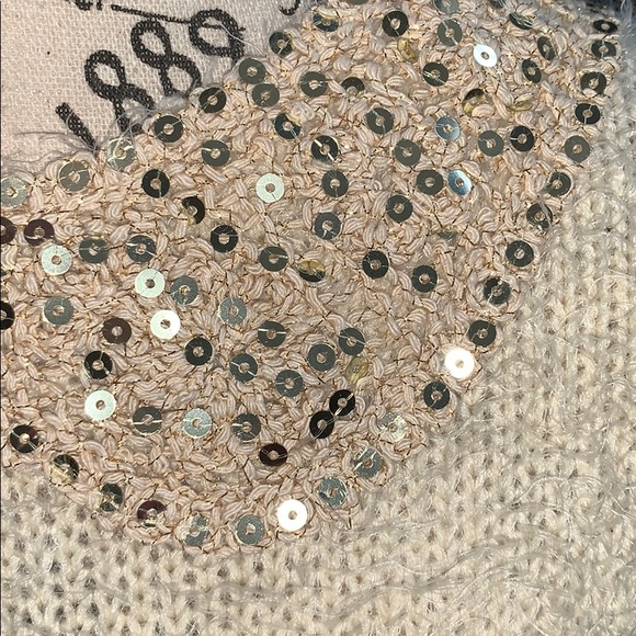 Cream sweater with polka dots and gold collar - Picture 4 of 8